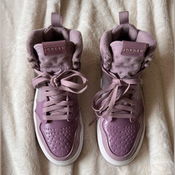 Women’s Air Jordan 1’s Acclimate - Picture 2 of 6